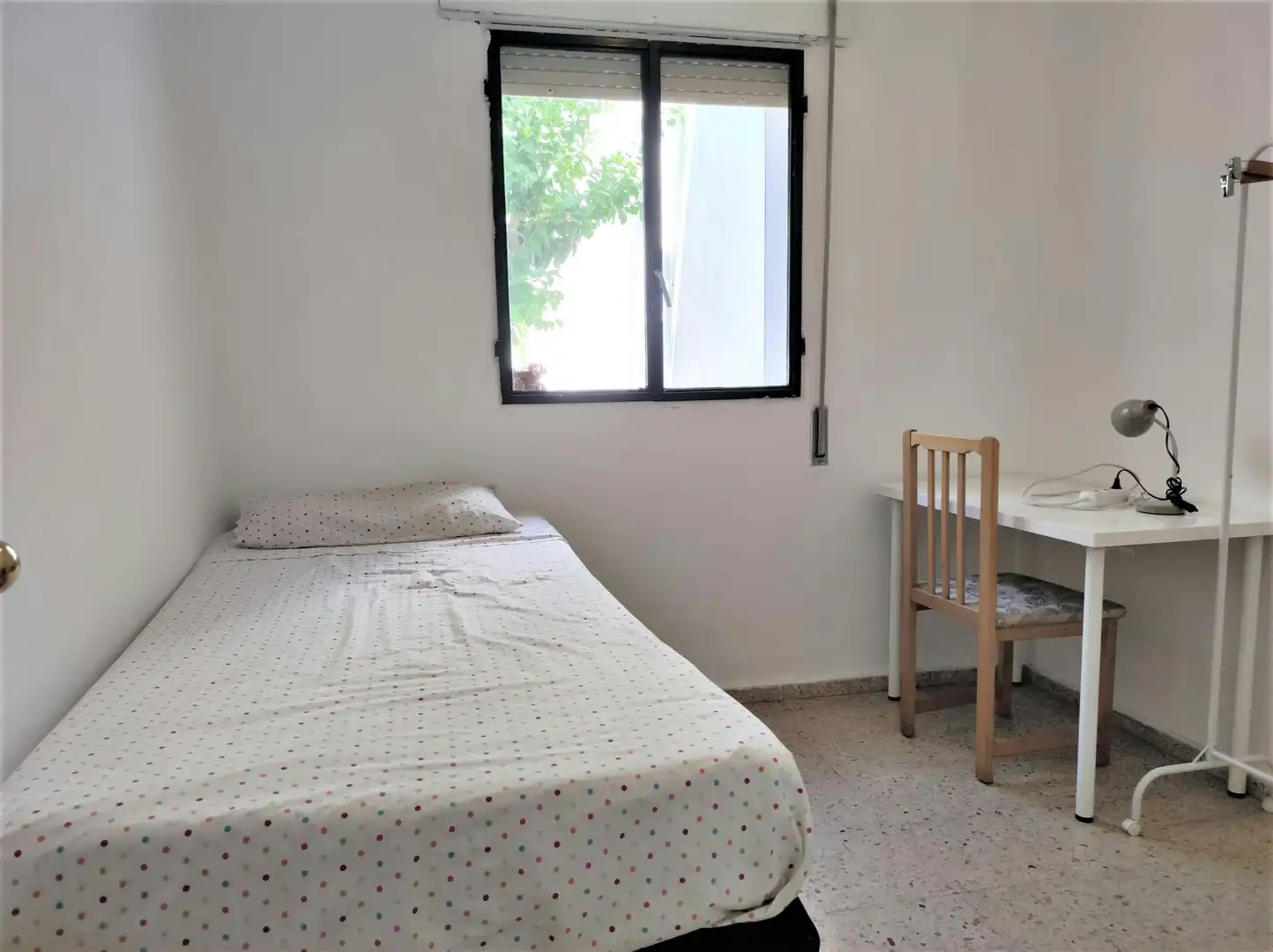 Bedroom of Flat for share in  Sevilla Capital  with Air Conditioner, Furnished and Washing machine