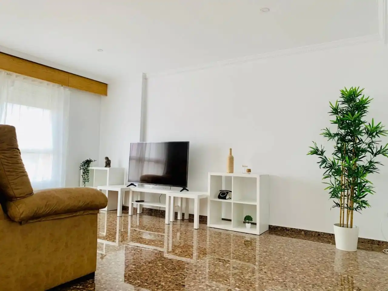 Sala d'estar de Pis de lloguer en Burjassot amb Moblat i Balcó