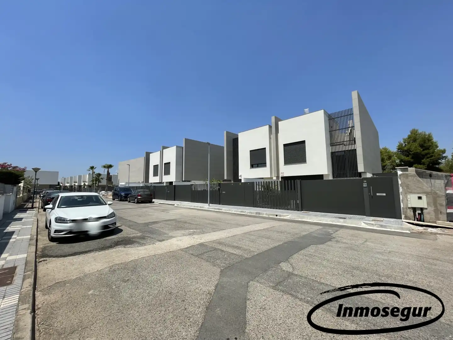 Vista exterior de Casa adosada en venda en Cambrils amb Aire condicionat, Calefacció i Jardí privat