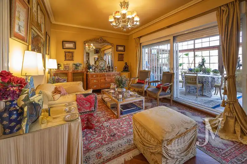 Sala d'estar de Casa adosada en venda en Madrid amb Calefacció, Jardí privat i Terrassa