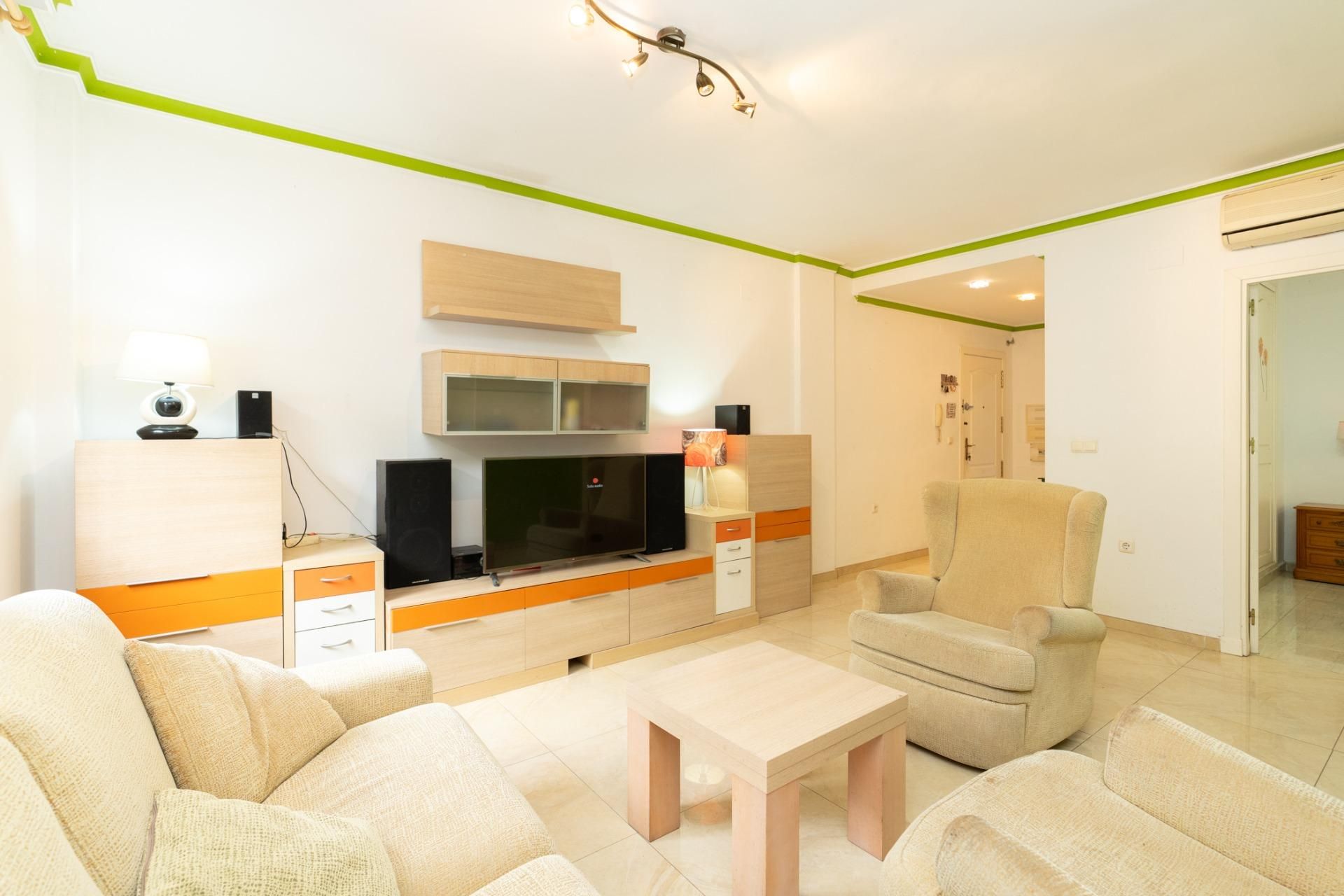 Sala de estar de Piso en venta en Salobreña con Aire acondicionado y Trastero