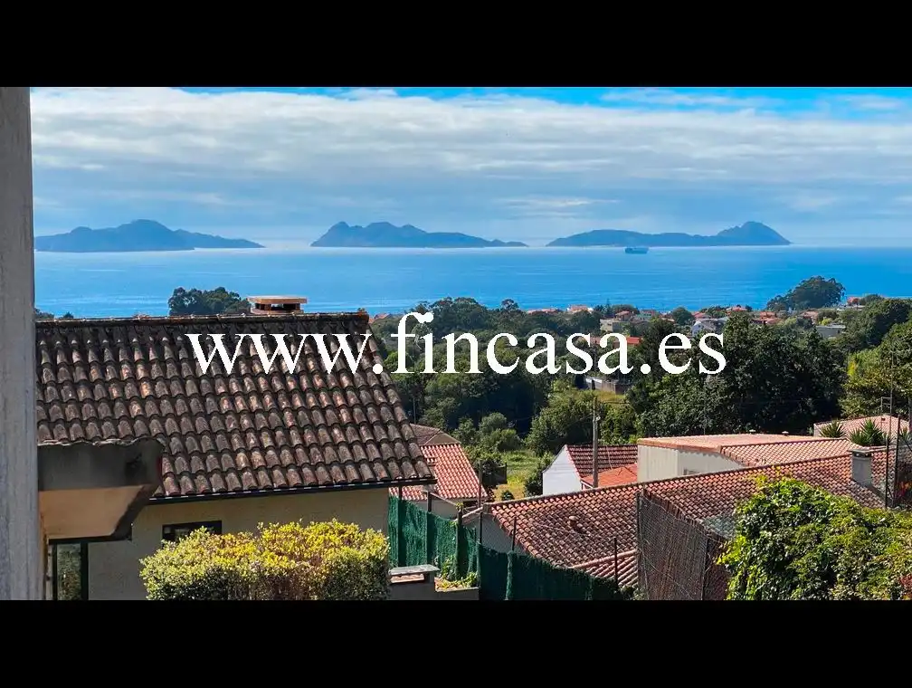 Vista exterior de Casa o chalet en venta en Vigo  con Calefacción, Jardín privado y Parquet