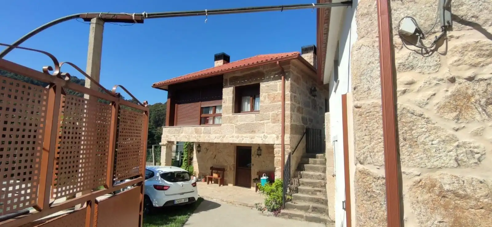 Vista exterior de Casa o xalet en venda en Crecente amb Jardí privat i Moblat