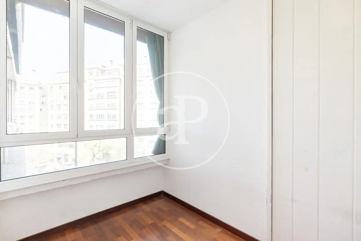 Schlafzimmer von Wohnung zum Verkauf in Barcelona mit Heizung und Privatgarten