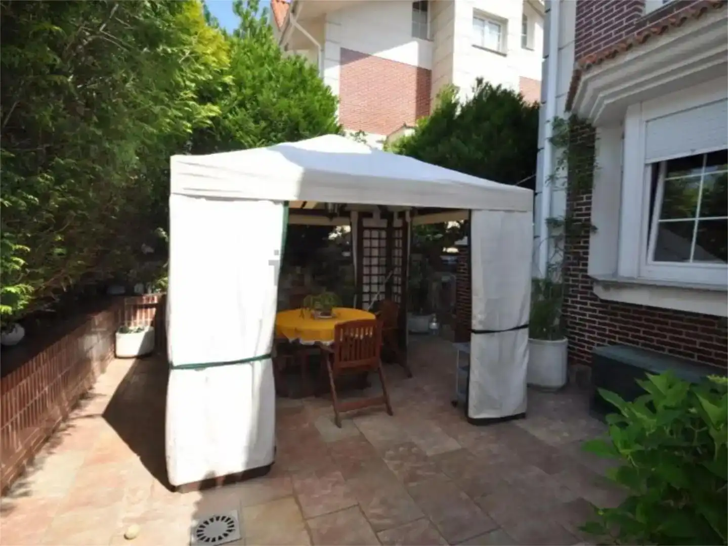 Terrasse von Wohnung zum Verkauf in Castro-Urdiales mit Privatgarten, Schwimmbad und Möbliert