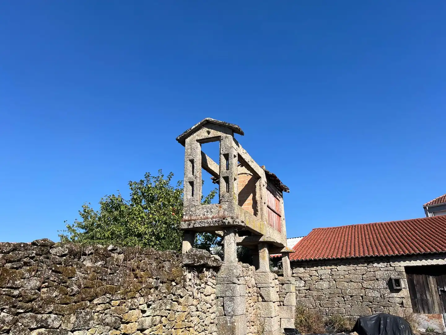 Vista exterior de Edificio en venta en Xunqueira de Ambía