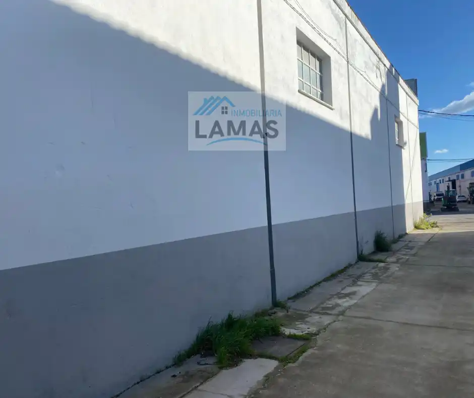 Außenansicht von Fabrikhallen zur Miete in Navalmoral de la Mata