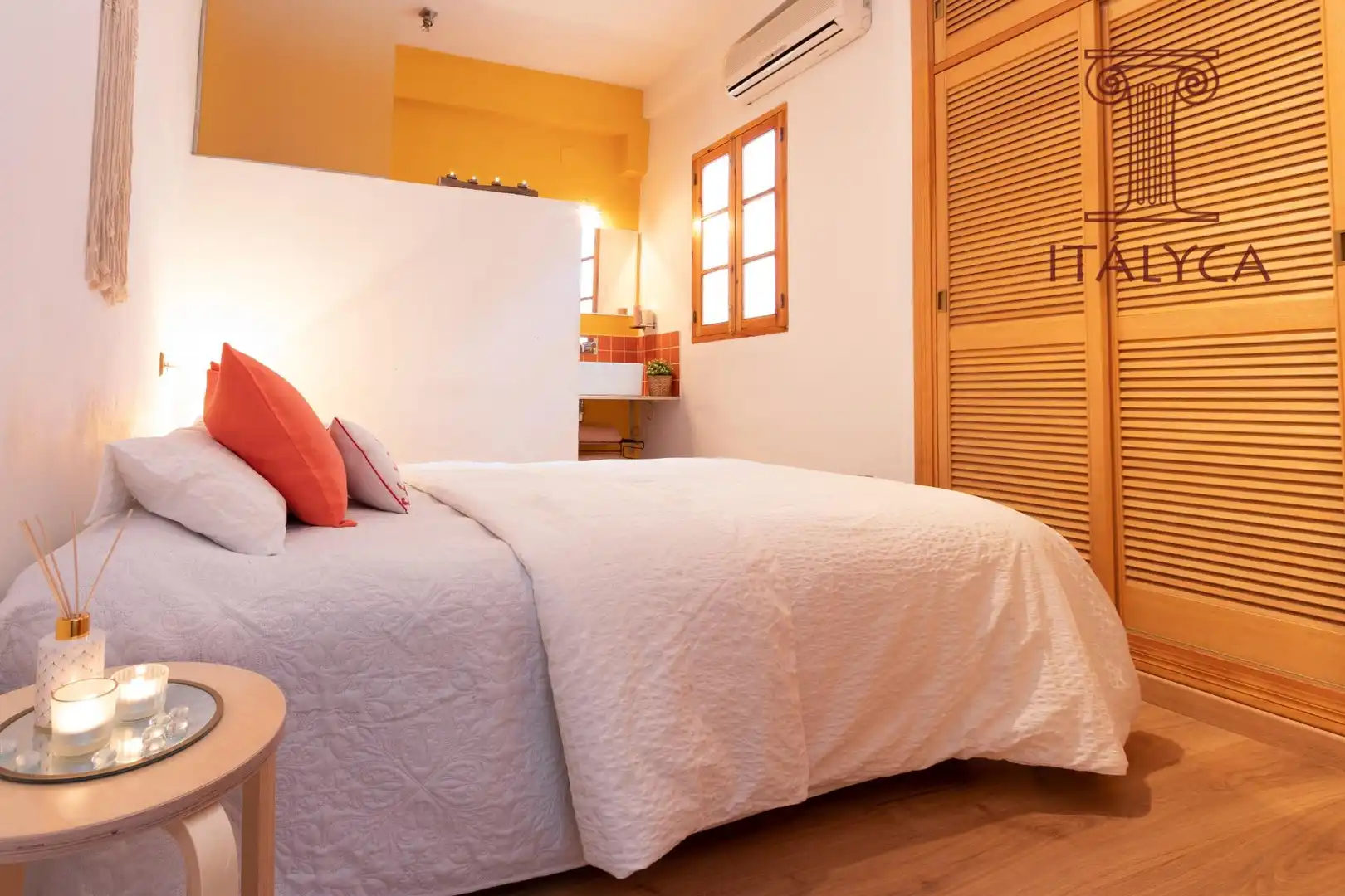 Schlafzimmer von Dachboden zum Verkauf in Sevilla mit Klimaanlage, Terrasse und Abstellraum