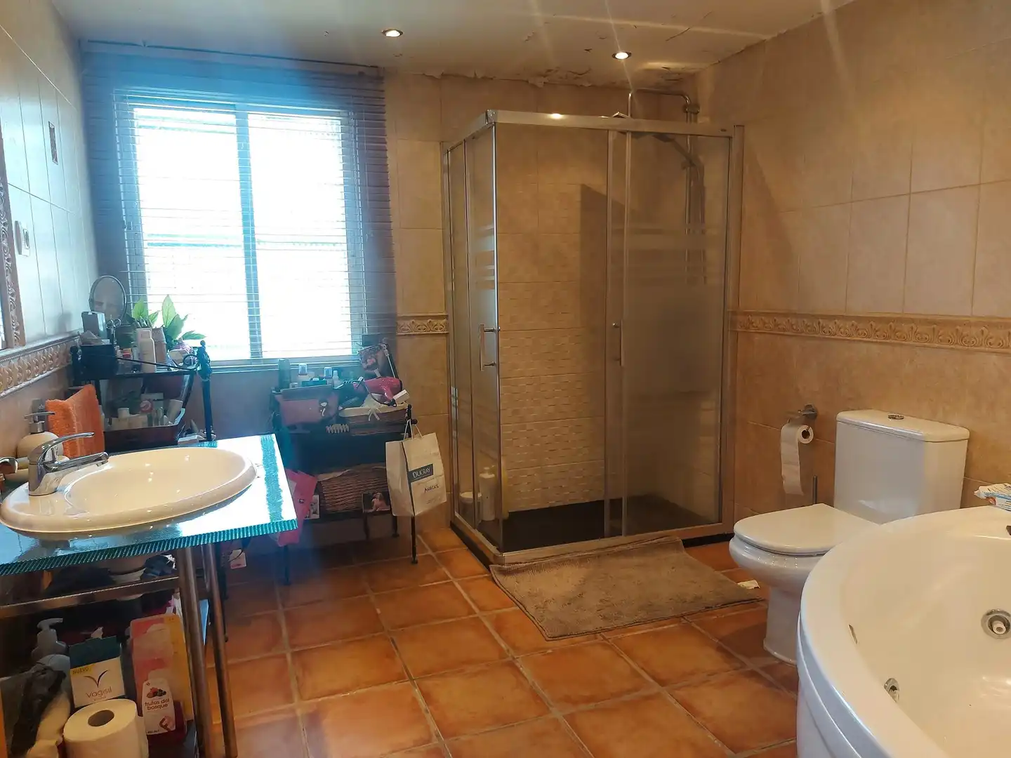 Baño de Casa o chalet en venta en Navas del Rey con Aire acondicionado, Calefacción y Jardín privado