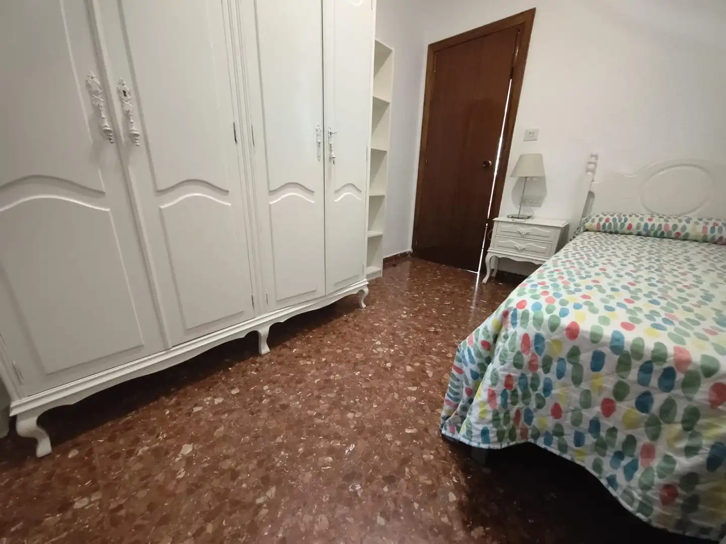 Dormitori de Pis de lloguer en Granada amb Aire condicionat, Calefacció i Terrassa