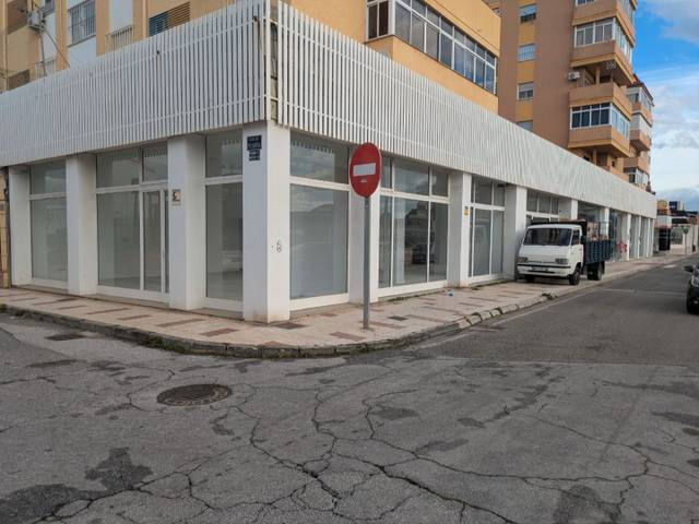 Local comercial en Alquiler en Avenida de Velázquez, 204 en La Luz - El Torcal