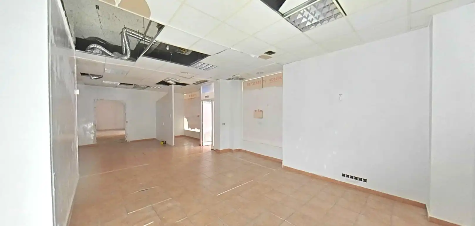 Local comercial en venda a Calle del Globo, imagen 2