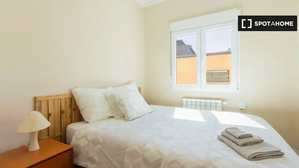 Bedroom of Flat for rent in Madrid  with Air Conditioner, Heating and Furnished