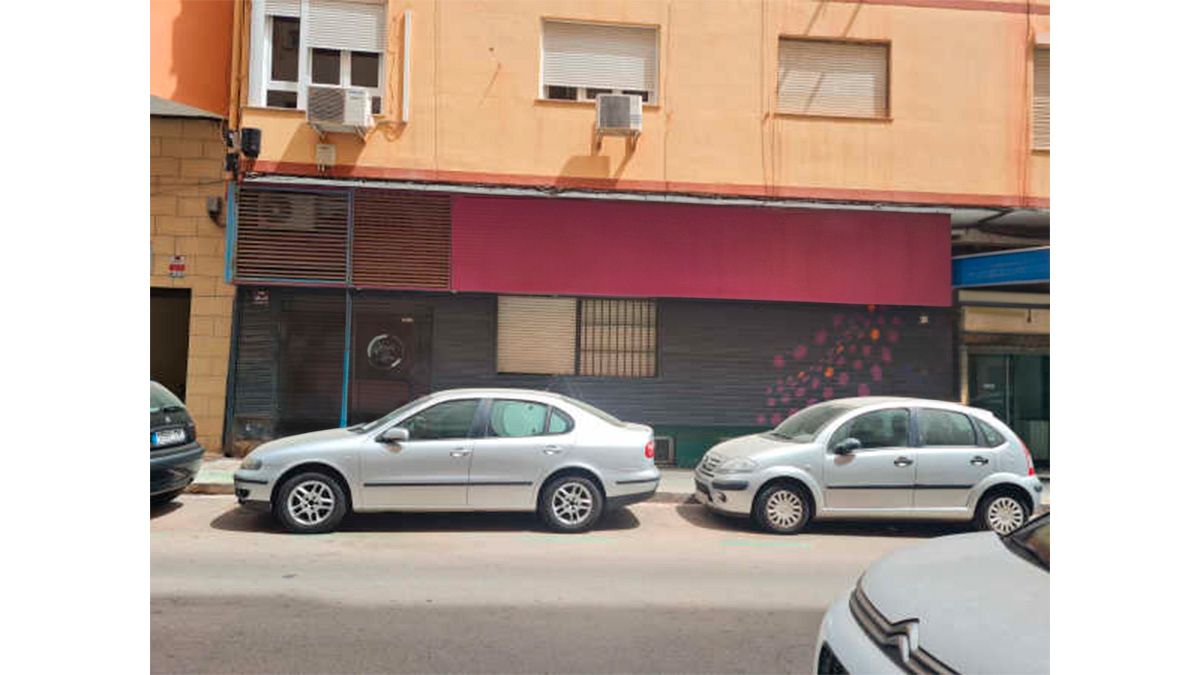 Aparcament de Local en venda en  Almería Capital