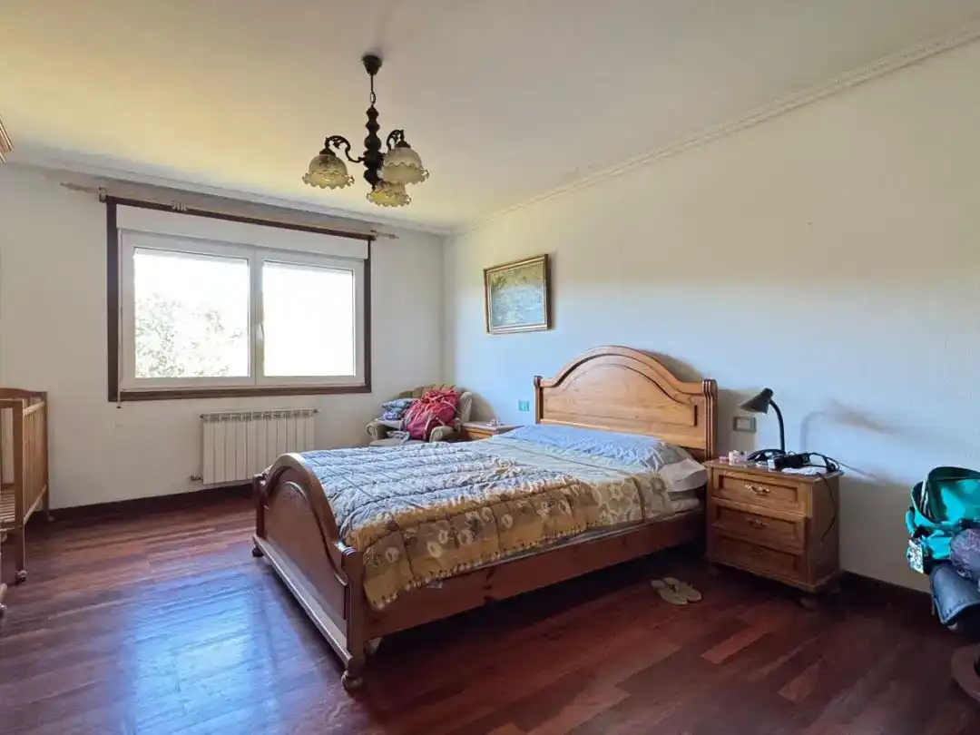 Dormitori de Casa o xalet en venda en Cangas  amb Aire condicionat i Balcó