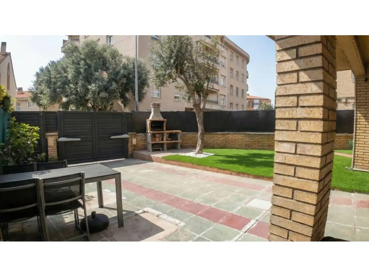 Jardín de Casa adosada en venta en Ripollet con Aire acondicionado, Calefacción y Jardín privado