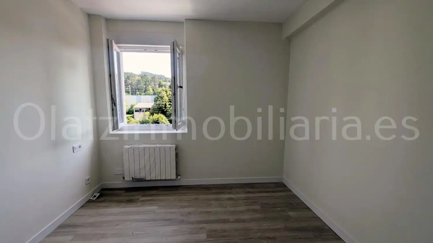 Bedroom of Flat for sale in Laudio / Llodio  with Heating and Terrace