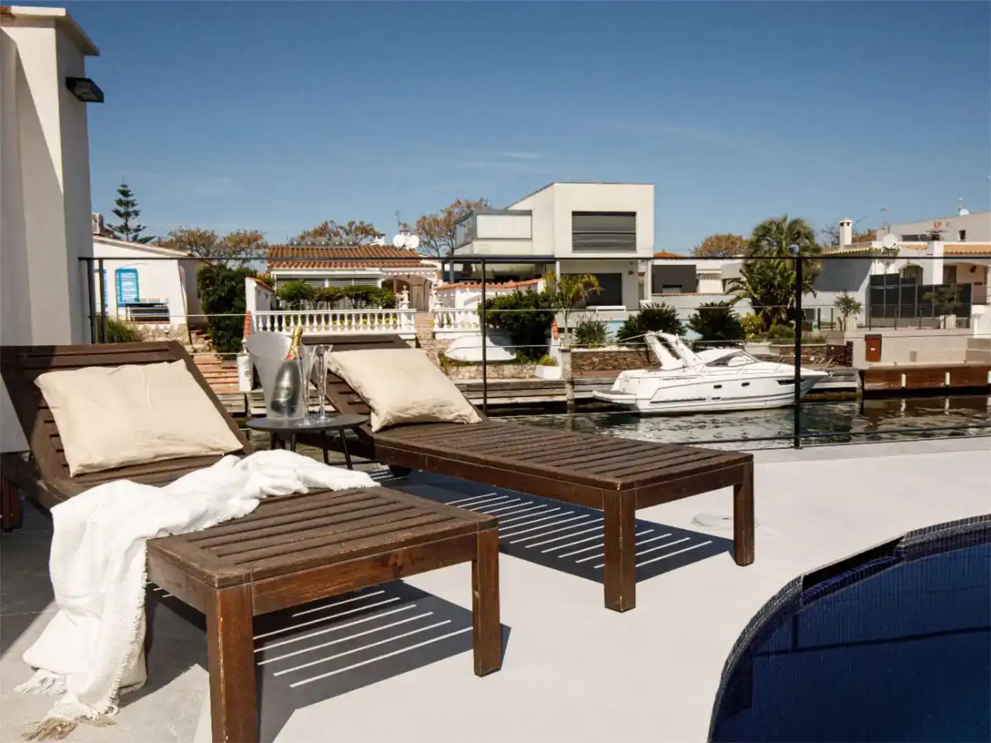 Terrace of Houses for sale in Empuriabrava  with Air Conditioner, Swimming Pool and Balcony