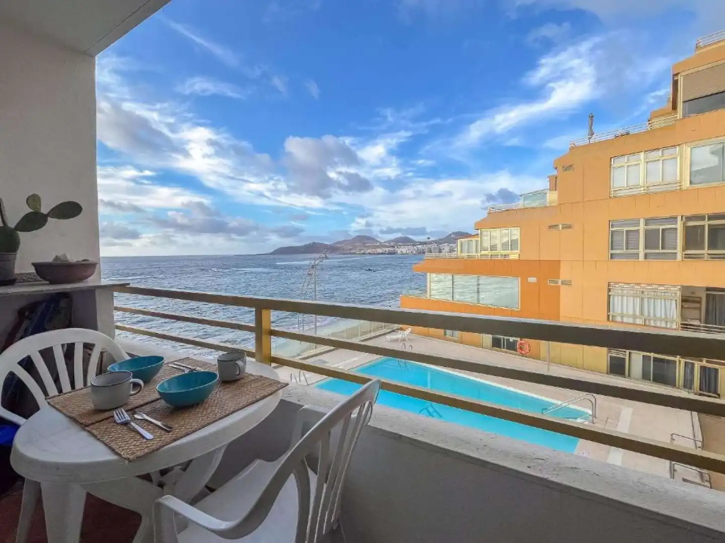 Vista exterior de Apartament per a compartir en Las Palmas de Gran Canaria amb Aire condicionat, Terrassa i Moblat