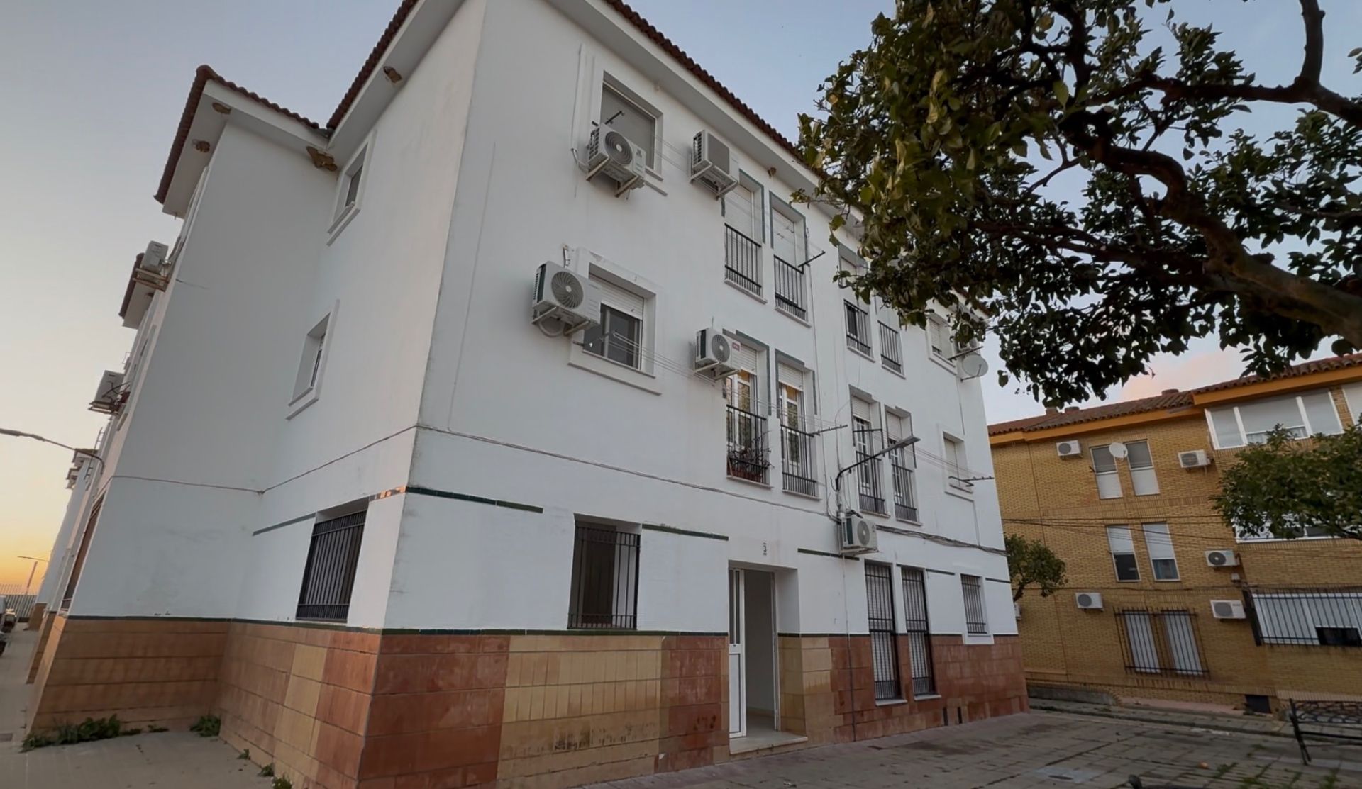 Exterior view of Flat for sale in La Palma del Condado  with Air Conditioner, Furnished and Oven