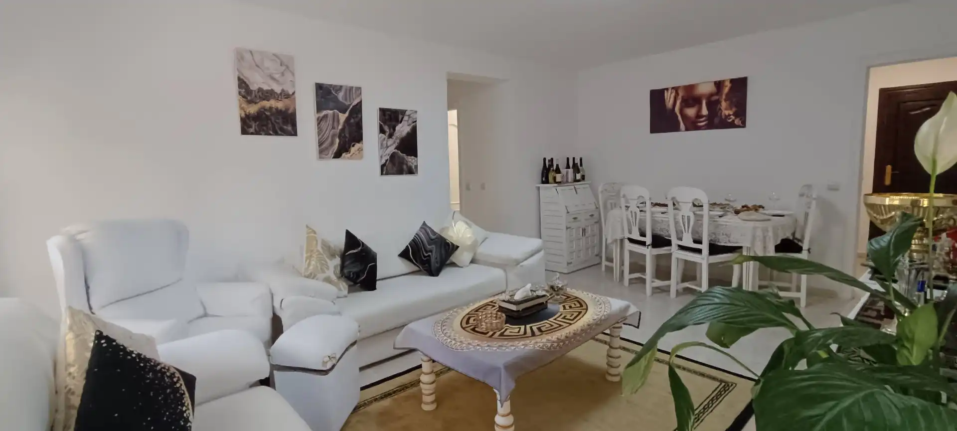 Living room of Flat for sale in Marbella  with Terrace, Oven and Washing machine