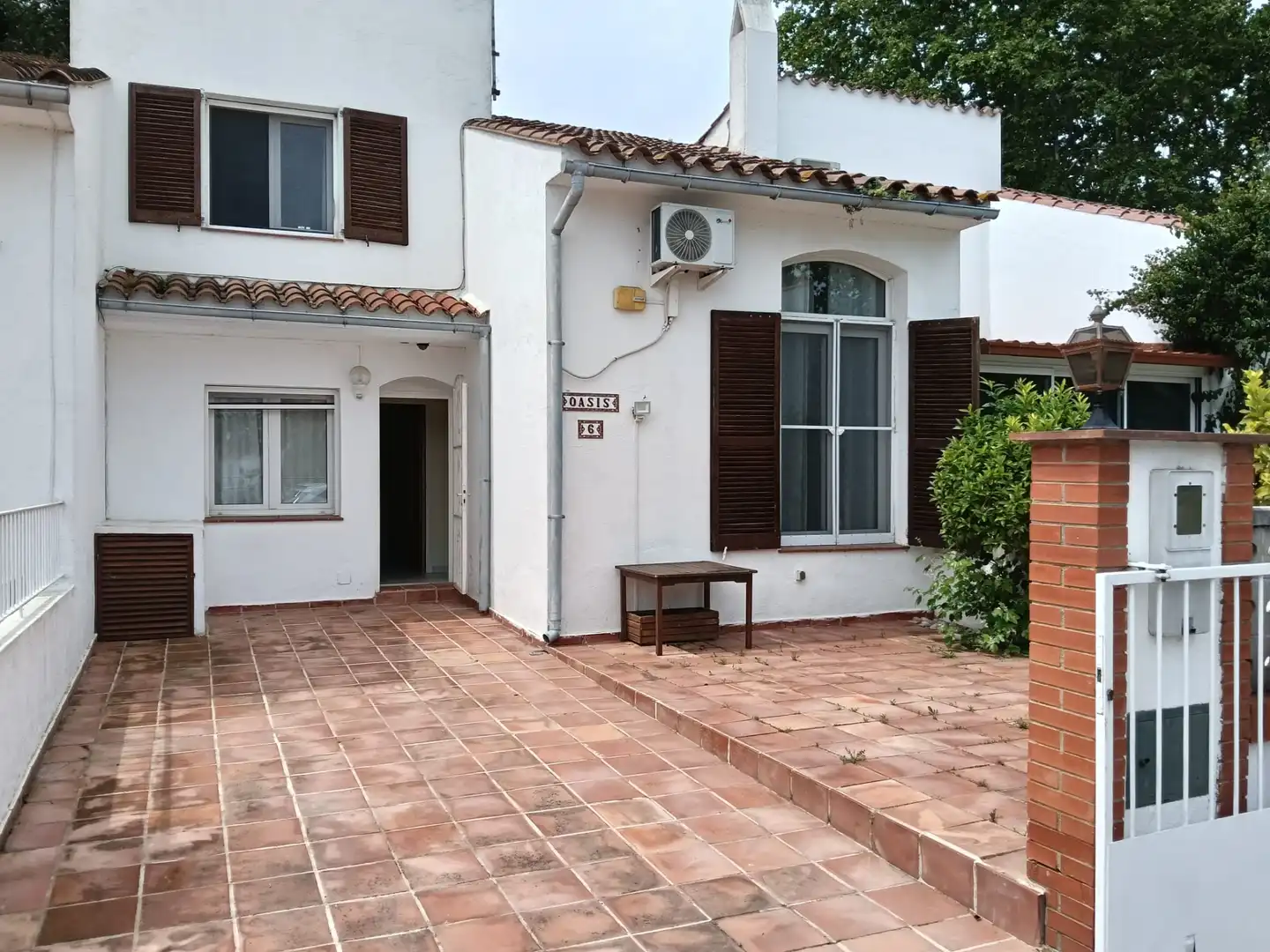 Vista exterior de Casa o xalet en venda en Empuriabrava amb Aire condicionat, Calefacció i Jardí privat
