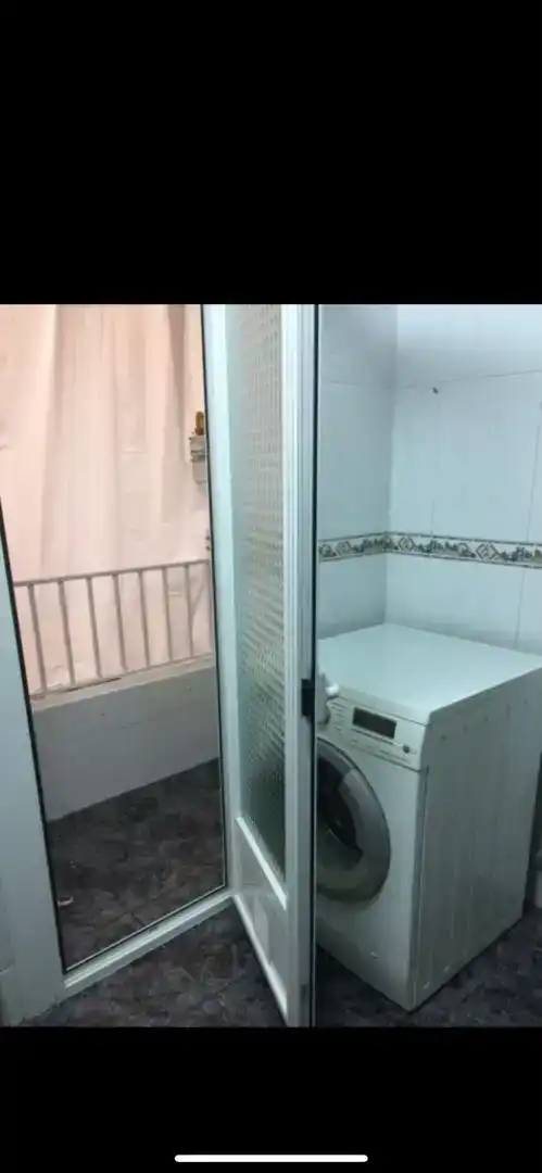 Baño de Piso para compartir en Esplugues de Llobregat con Jardín privado, Piscina y Amueblado