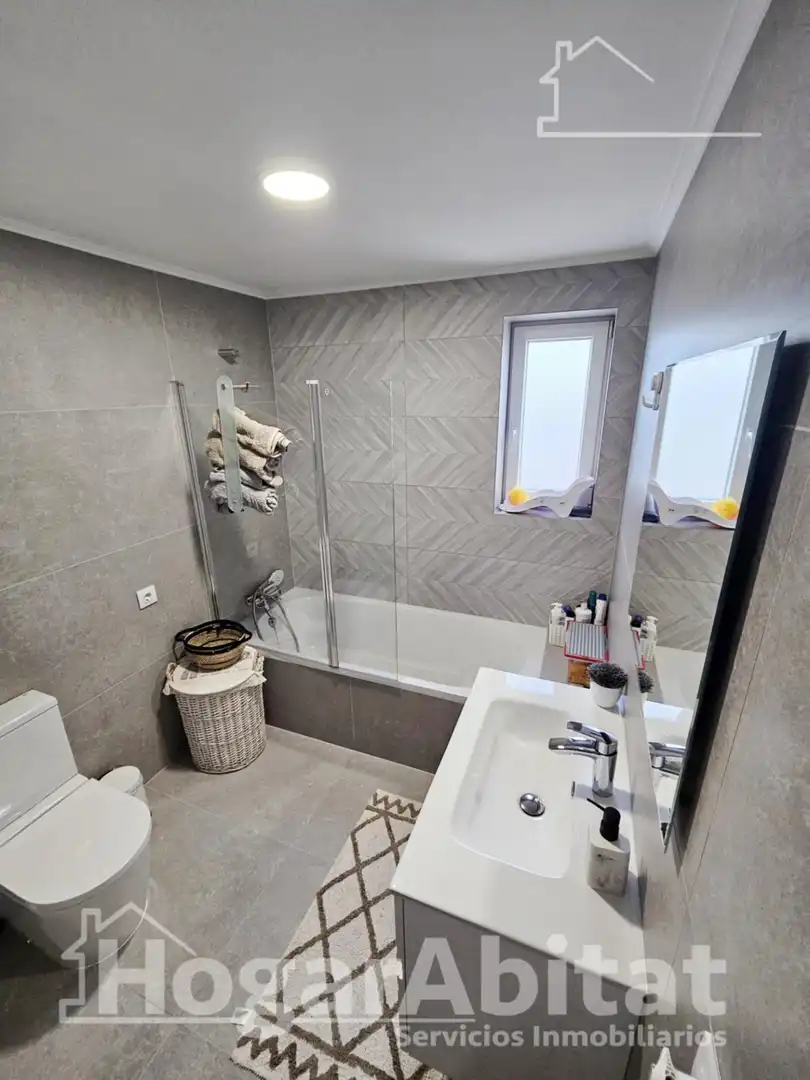 Bany de Casa o xalet en venda en Almazora / Almassora amb Aire condicionat, Terrassa i Traster