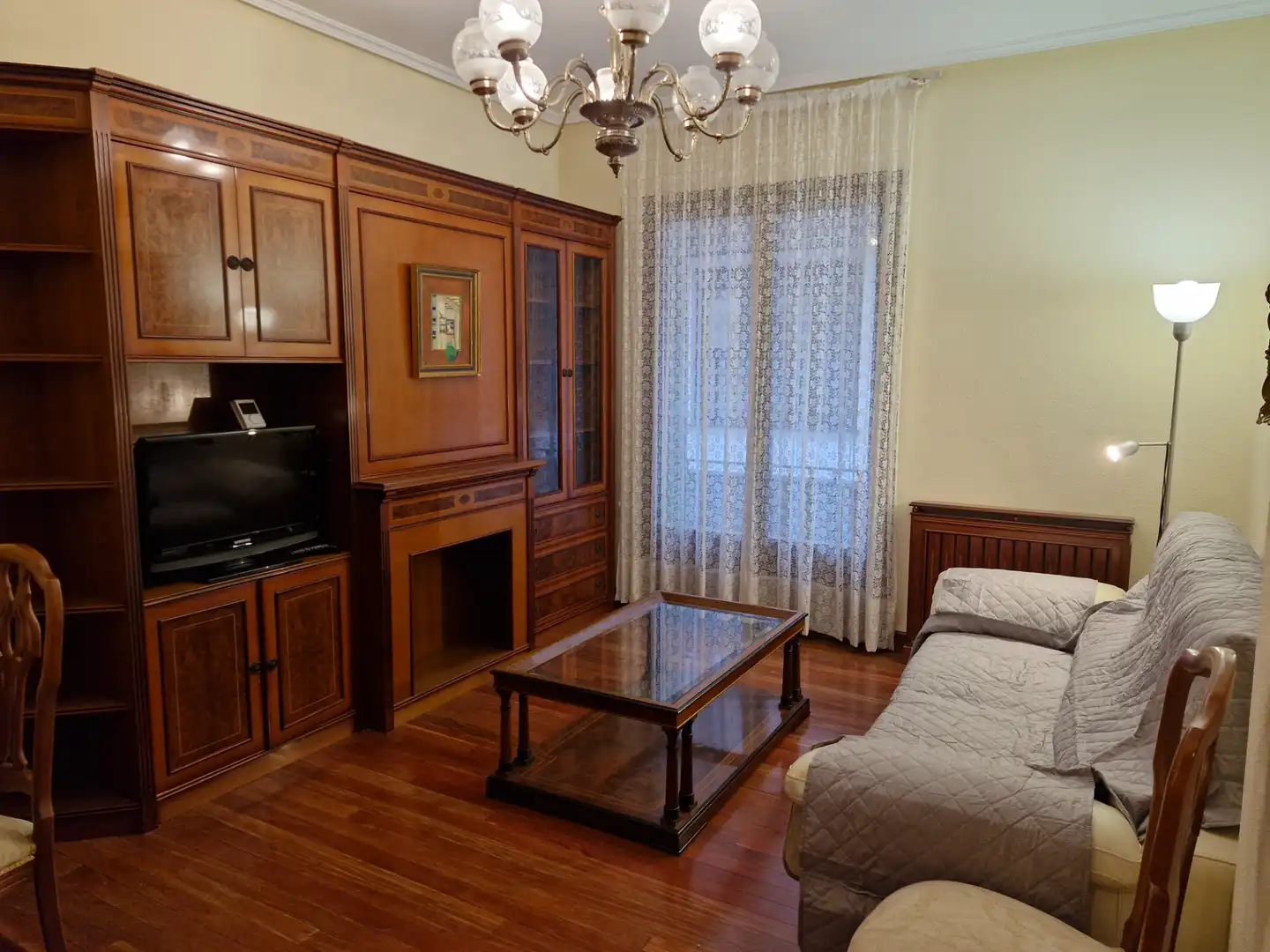 Sala de estar de Piso de alquiler en Bilbao  con Calefacción, Parquet y Amueblado