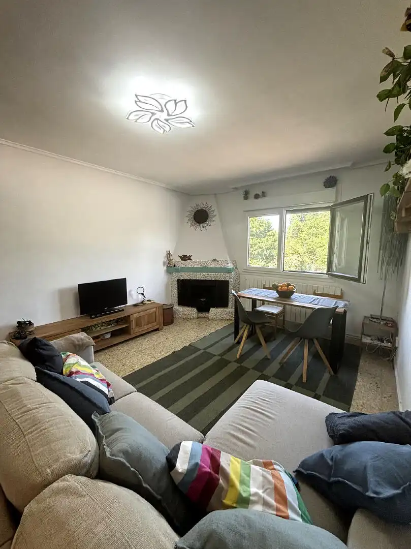 Sala d'estar de Casa o xalet en venda en Las Rozas de Valdearroyo 