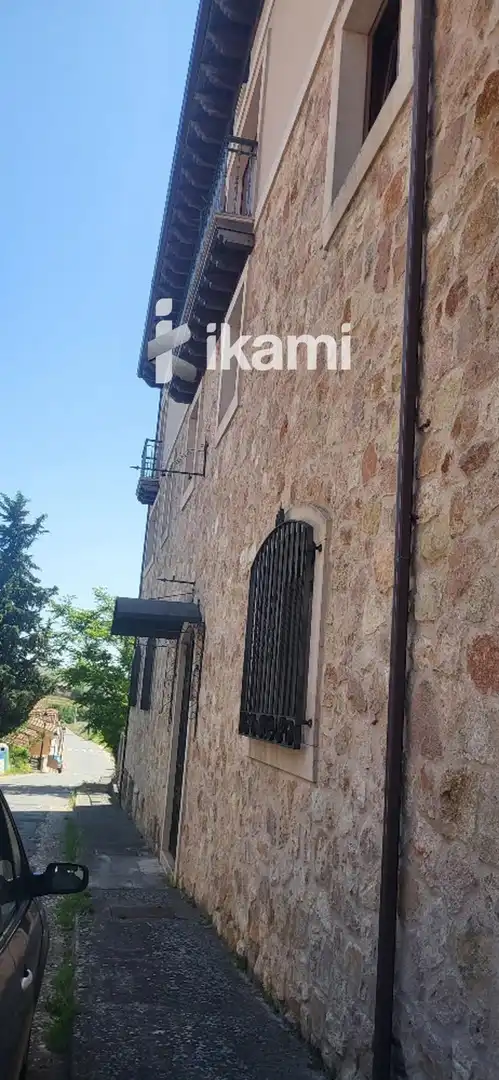 Außenansicht von Gebäude zum Verkauf in Sepúlveda