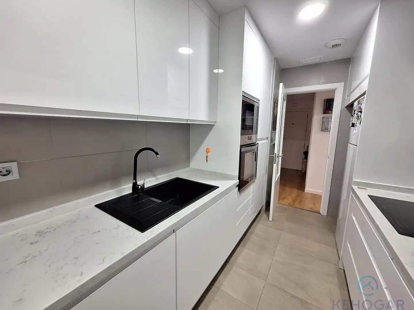 Piso con piscina en venta en Entrenúcleos, imagen 16