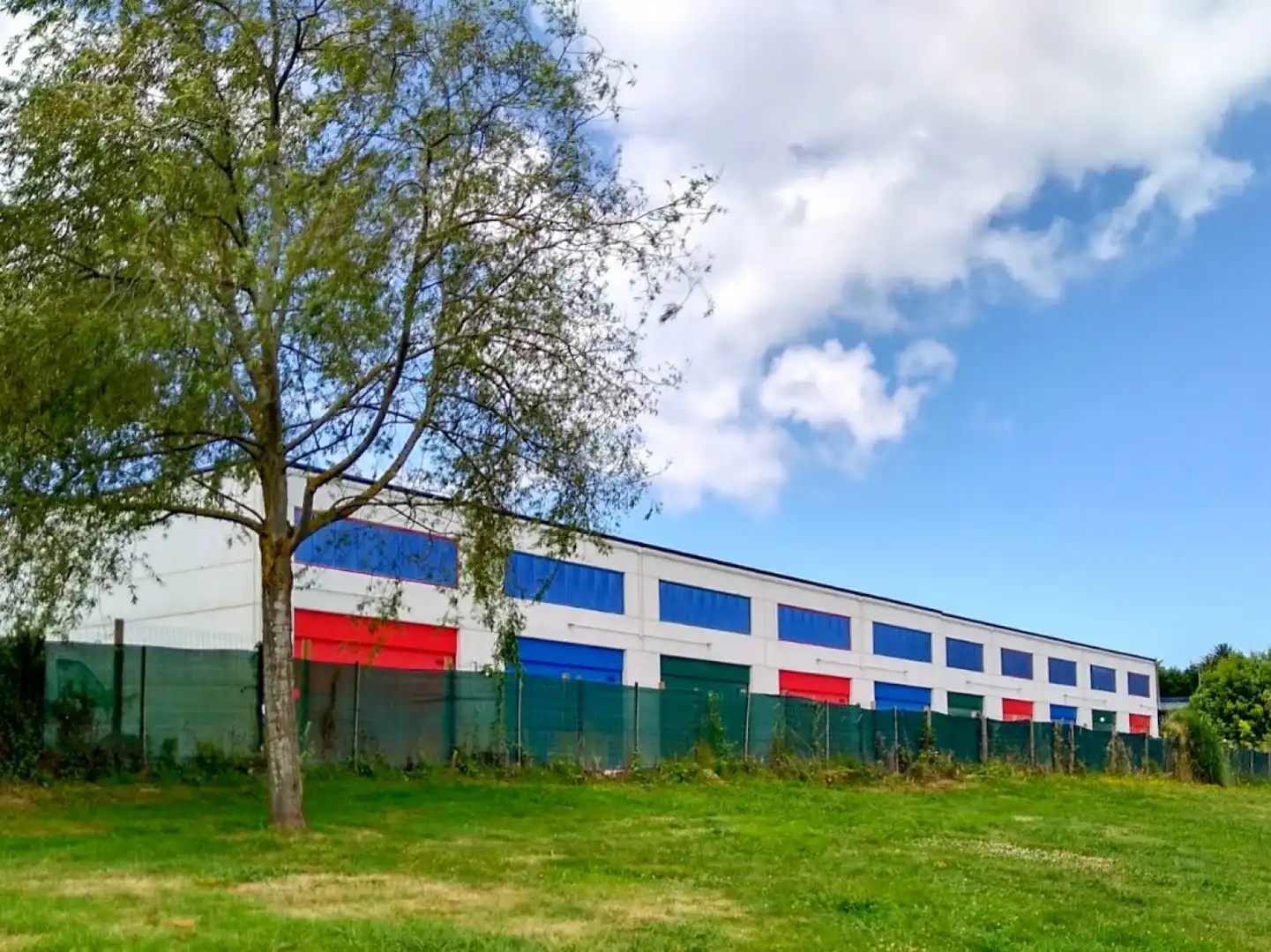 Vista exterior de Nave industrial en venta en Gijón 