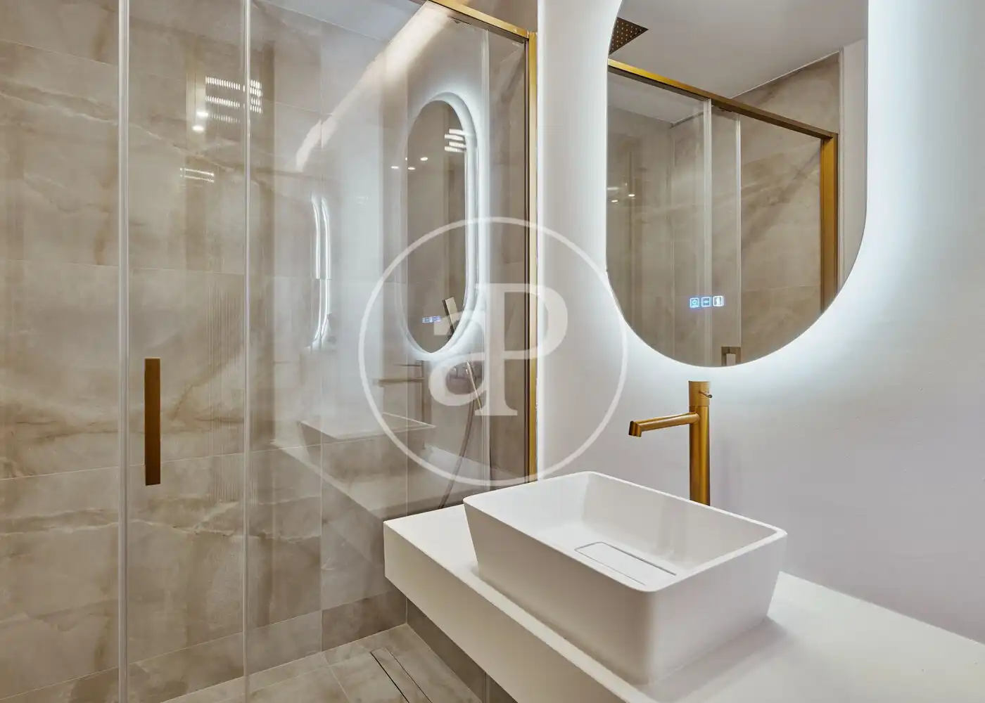 Bathroom of Flat for sale in Madrid  with Air Conditioner, Heating and Terrace