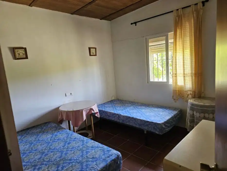 Schlafzimmer von Country house zum Verkauf in Estepona mit Privatgarten, Terrasse und Waschmaschine