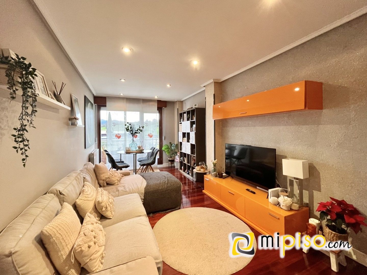 Living room of Flat for sale in Bárcena de Cicero  with Heating, Terrace and Furnished