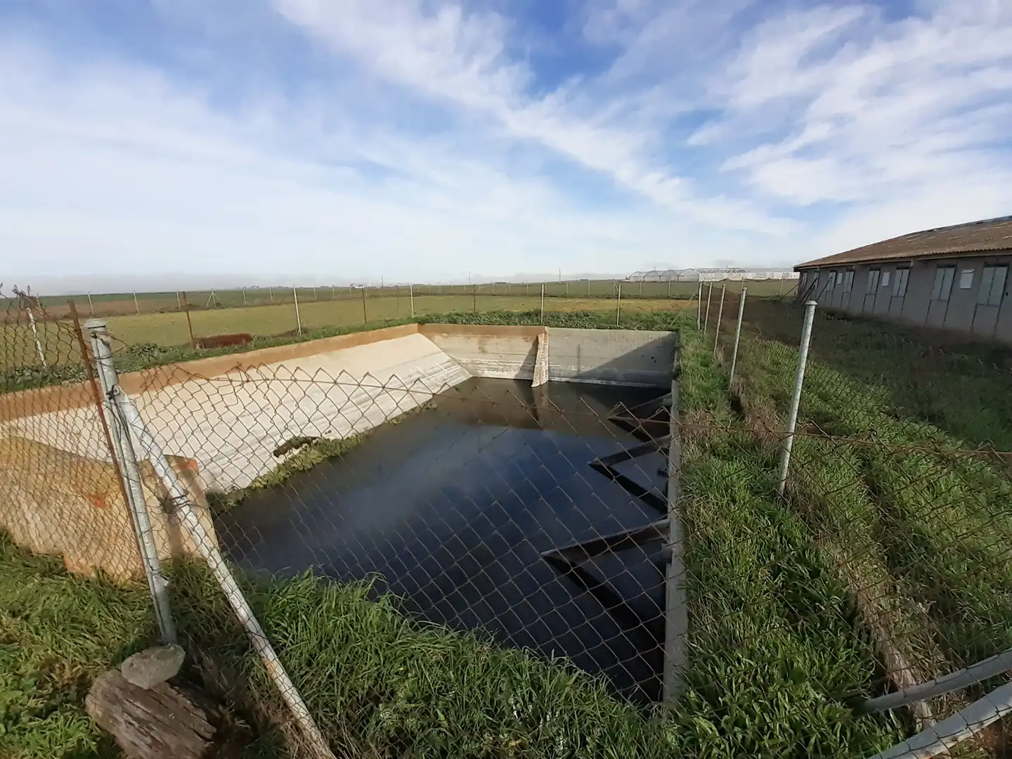 Piscina de Nave industrial en venta en Casaseca de las Chanas