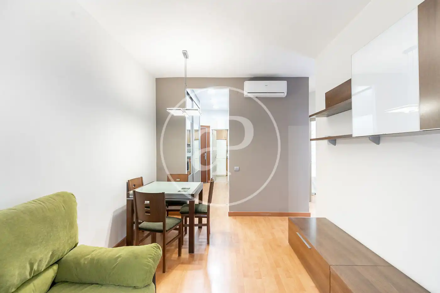 Sala de estar de Piso en venta en Barcelona con Calefacción y Amueblado