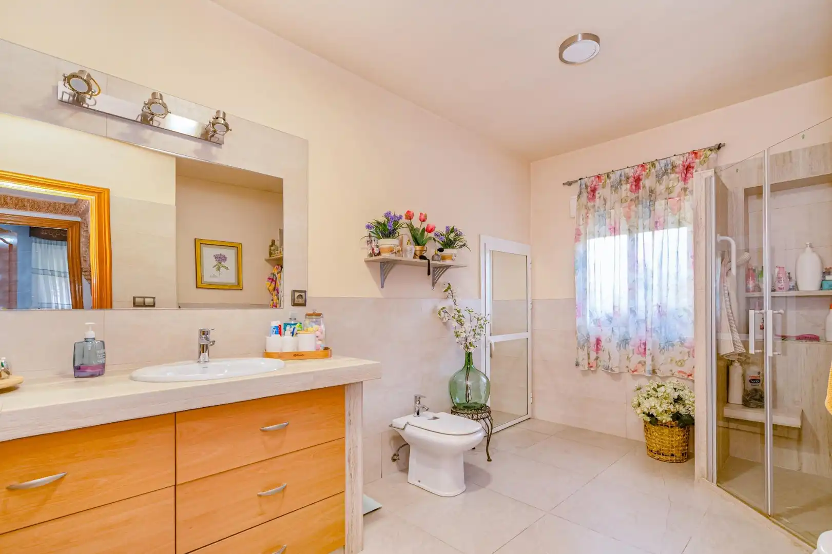 Bathroom of Houses for sale in Cúllar Vega, Granada