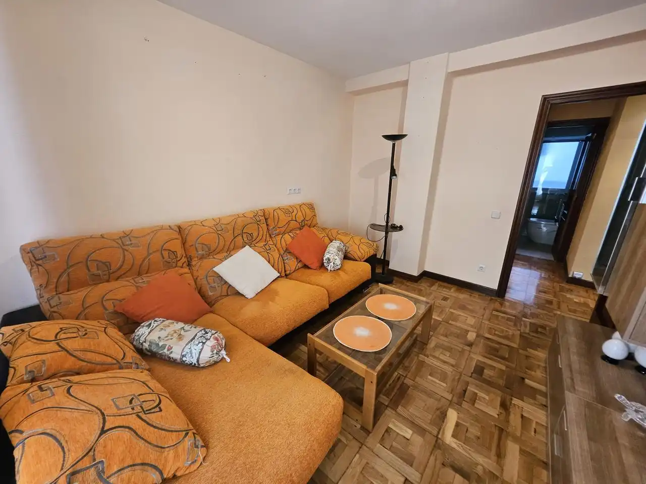 Sala de estar de Piso en venta en Burlada / Burlata con Calefacción, Parquet y Balcón