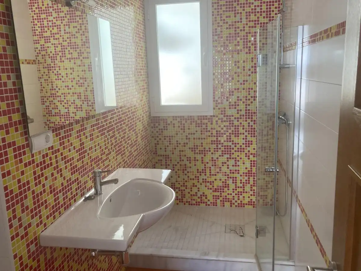 Baño de Casa adosada en venta en Estepona con Aire acondicionado, Terraza y Amueblado