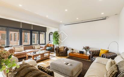 Living room of Flat for sale in  Barcelona Capital  with Air Conditioner, Heating and Parquet flooring