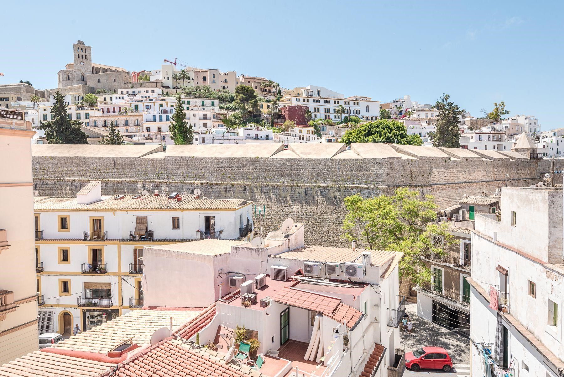 Vista exterior de Pis en venda en Eivissa amb Aire condicionat i Terrassa