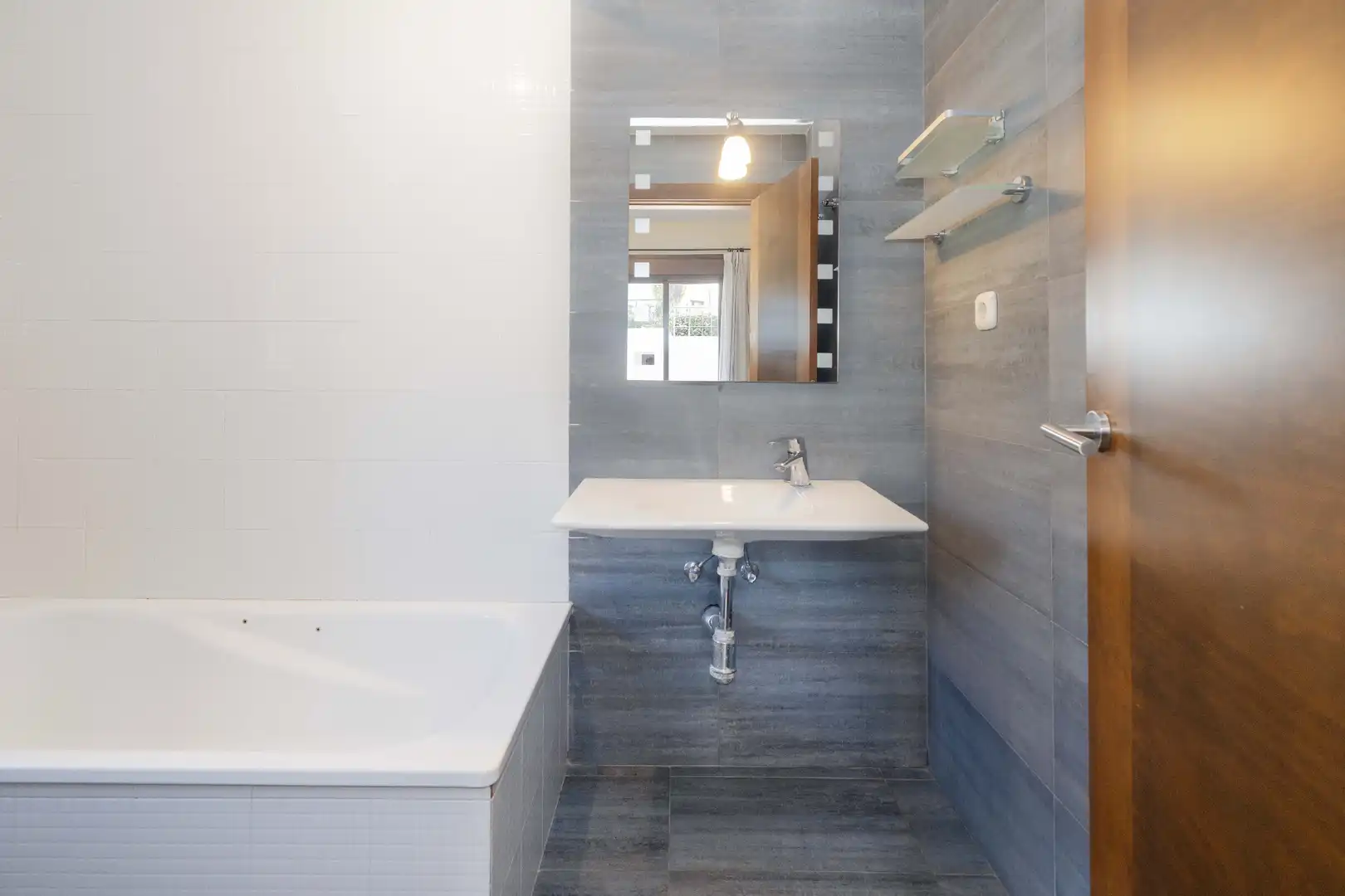 Bany de Casa o xalet en venda en Marbella amb Aire condicionat, Jardí privat i Terrassa