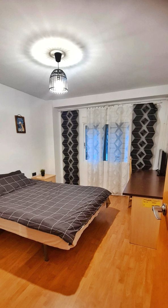 Bedroom of Flat for sale in  Valencia Capital  with Air Conditioner, Furnished and Oven