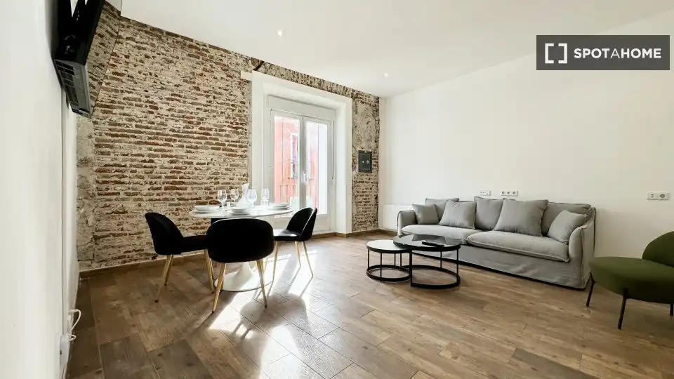 Piso con terraza en alquiler en Centro