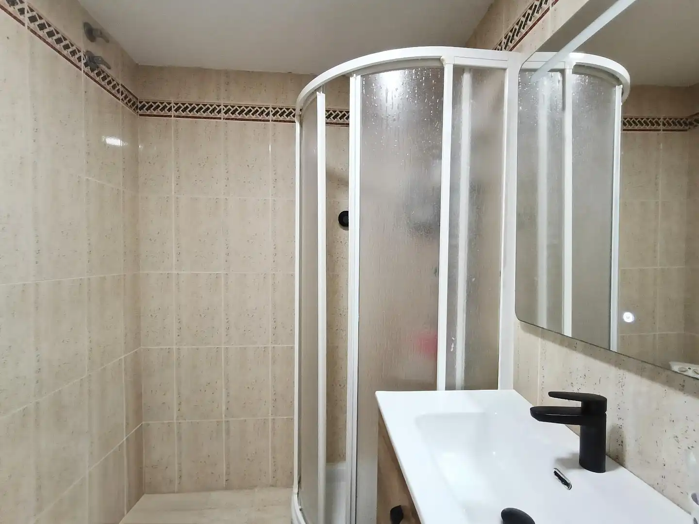 Baño de Piso en venta en Alicante / Alacant con Calefacción, Jardín privado y Piscina comunitaria