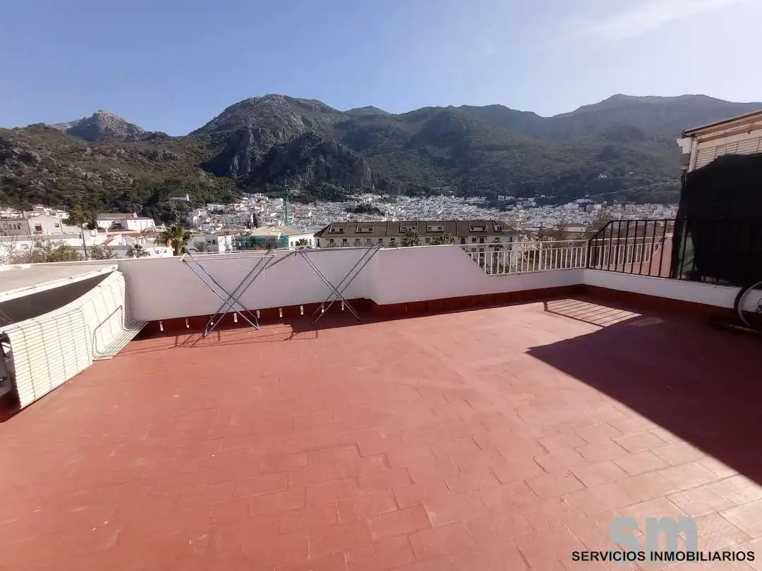 Vista exterior de Casa o xalet en venda en Ubrique amb Terrassa i Balcó
