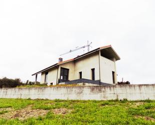 Vista exterior de Casa o xalet en venda en Cudillero amb Jardí privat i Terrassa