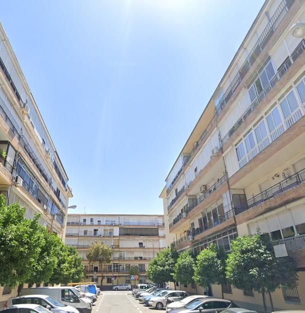 Exterior view of Planta baja for sale in  Sevilla Capital